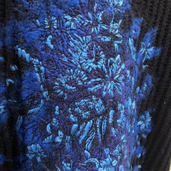 VALENTINO Garavani Floral embroidery cashmere blend poncho sweater in blue - Picture 8 of 16